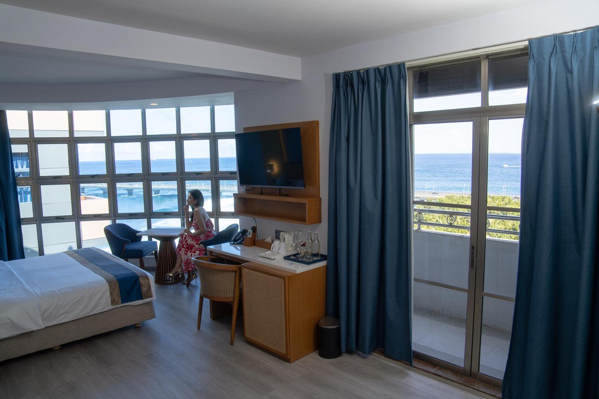Umet Seaview Hotel With Free Airport Pick Up And Drop T&C Apply Malé Exterior foto